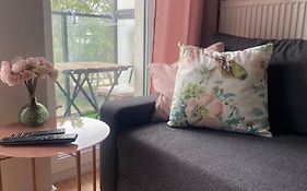 Airport Green Apartment Kl21 - Air Condition & Free Parking
